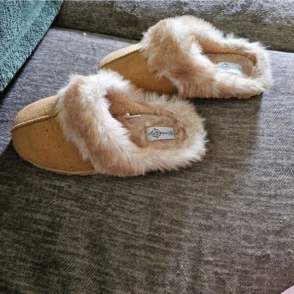 Cute and comfy ladies slippers size 7/8 - Picture 3 of 7